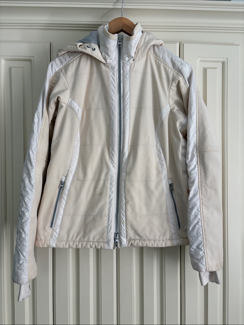 Athleta RECCI White & Cream Hooded‎ Zip Up Lined Coat Size Medium Ski Snow